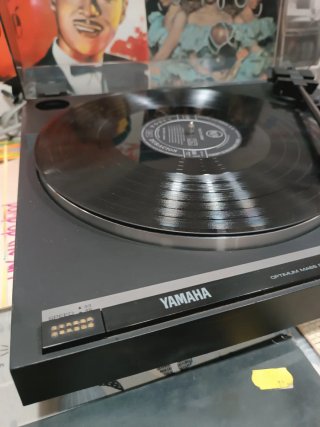 Tocadiscos Yamaha japonés
