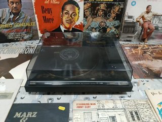 Tocadiscos Yamaha japonés