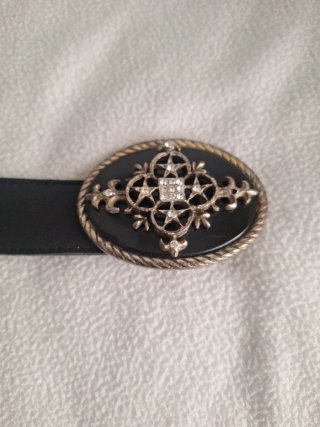 Cinturón de mujer con hebilla decorada