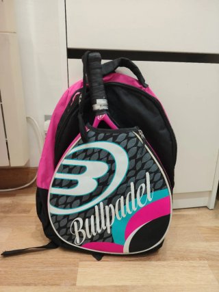 Pala Bullpadel femenina con mochila/funda