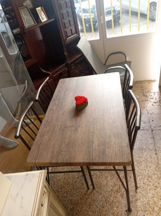 Conjunto de Mesa y 4 Sillas