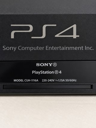 PS4 500GB + 2 DualShock 4 + 7 Giochi