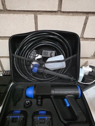 Hidrolimpiadora a batería con accesorios