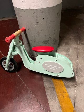 Bicicleta de madera estilo moto clásica