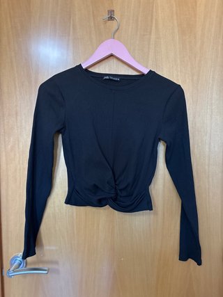 Top corto Zara negro con nudo
