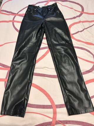 Pantalones efecto piel negros