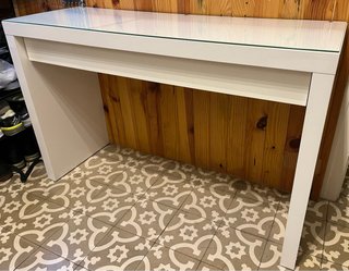 Tocador Malm Ikea con tapa de cristal