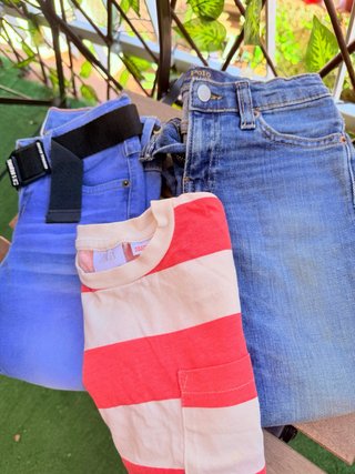 Lote 3 prendas: 2 tejanos, camiseta Zara . 4 años.