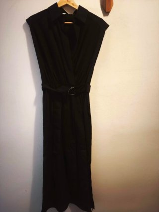 Vestido largo negro con anilla