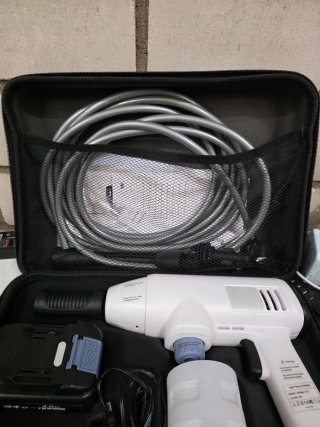 Hidrolimpiadora a batería con accesorios