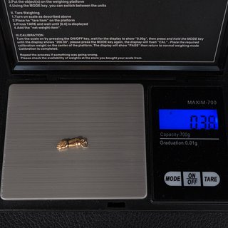 Colgante Mano Higa Oro 18K 0.38gr, 1,5cm