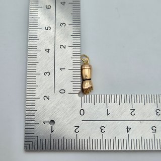 Colgante Mano Higa Oro 18K 0.38gr, 1,5cm