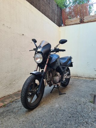 Honda CBF 250 personalizada al estilo custom