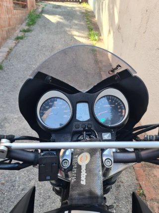 Honda CBF 250 personalizada al estilo custom