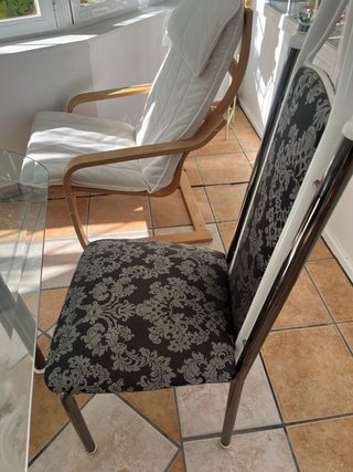 Mesa de cristal con 6 sillas vintage.