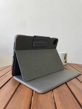 Apple iPad Pro 11" M + Logi Foliotouch y Pencil