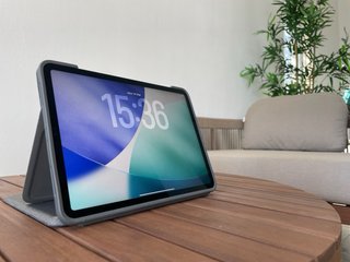 Apple iPad Pro 11" M + Logi Foliotouch y Pencil