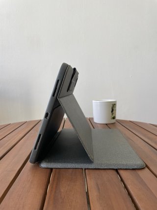 Apple iPad Pro 11" M + Logi Foliotouch y Pencil