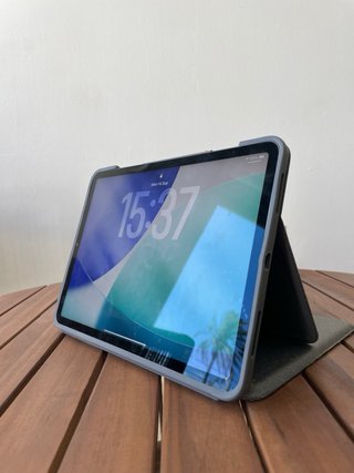 Apple iPad Pro 11" M + Logi Foliotouch y Pencil