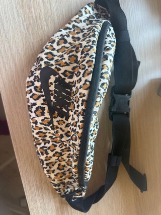 Riñonera Nike Leopardo