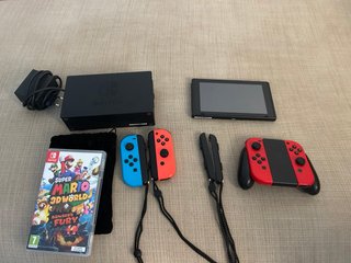 Nintendo Switch con 4 mandos y 2 juegos