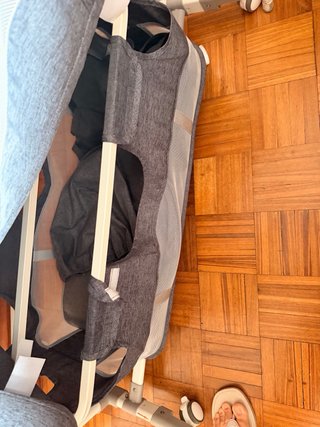 Cuna de bebé casi nueva.  Toca musicas y balanza.