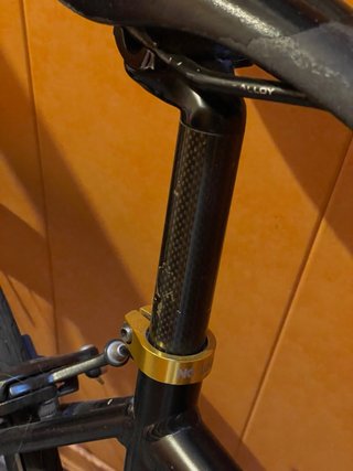 Bicicleta Fixie Negra con Ruedas Aerodinámicas