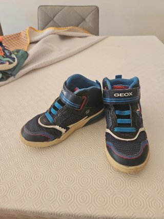 Zapatillas Geox niño talla 30 con luz