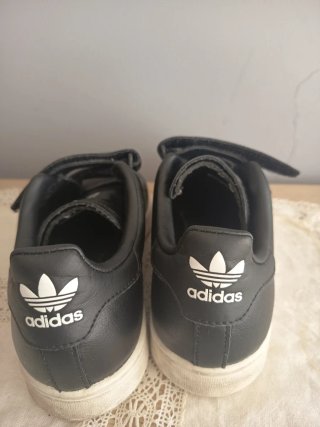 Zapatillas Adidas Negras con Velcro