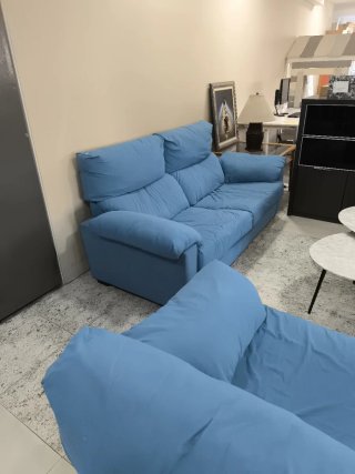 Sofá de tela azul