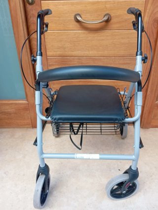 Andador Plegable con Asiento y Cesta