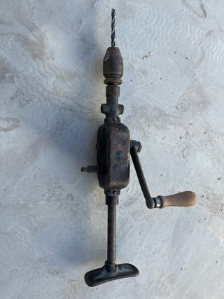 Taladro manual antiguo