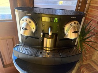 Cafetera Nespresso Gemini 220