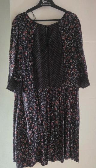 Vestido C&A floral negro