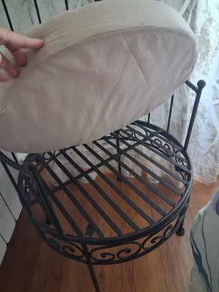 Silla de forja con cojín beige