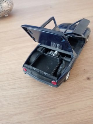 Coche a escala 1:24 Mercedes-Benz C111