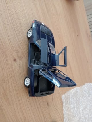 Coche a escala 1:24 Mercedes-Benz C111