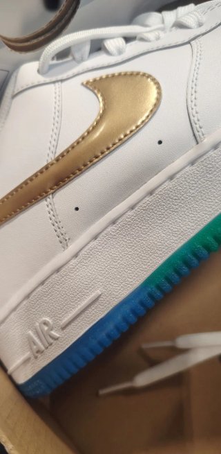 Nike Air Force 1 Talla 40 Dorado Blanco
