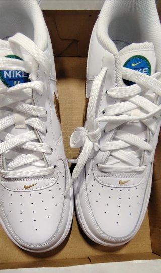 Nike Air Force 1 Talla 40 Dorado Blanco