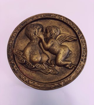 Placca decorativa in metallo
