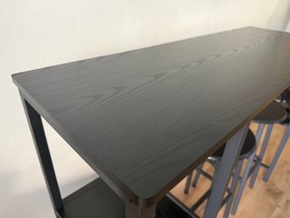 Mesa alta con 2 taburetes