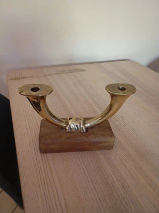 Candelabro Antiguo de Metal y Madera