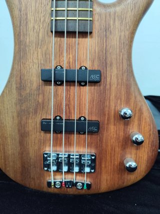 Bajo Warwick Corvette