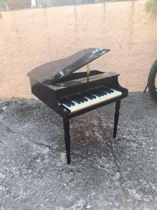 Piano de cola para niños