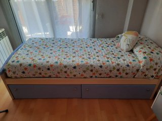 Cama infantil con cajones