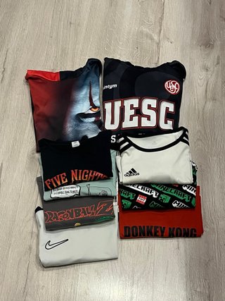 Lote de 9 Camisetas y Sudaderas de Niño