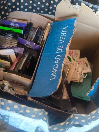 Lote 90 fundas y 70 protectores antiguos moviles