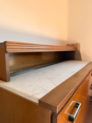 Cómoda antigua madera y mármol
