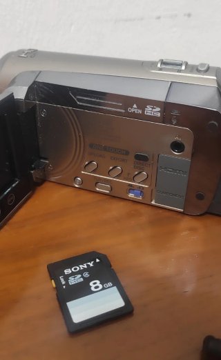 Videocámara JVC Everio Full HD + Tarjeta SD 8GB