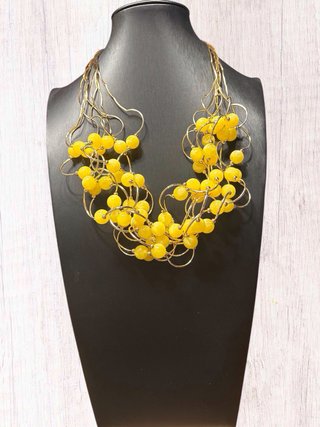 Collana da donna con perle gialle